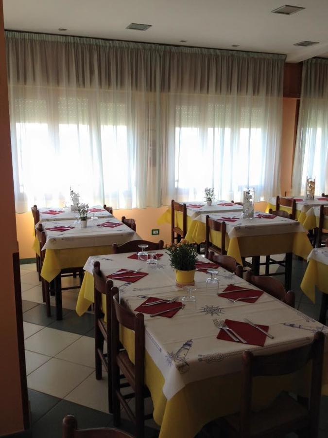 La Veranda Hotel Ardea Exterior foto